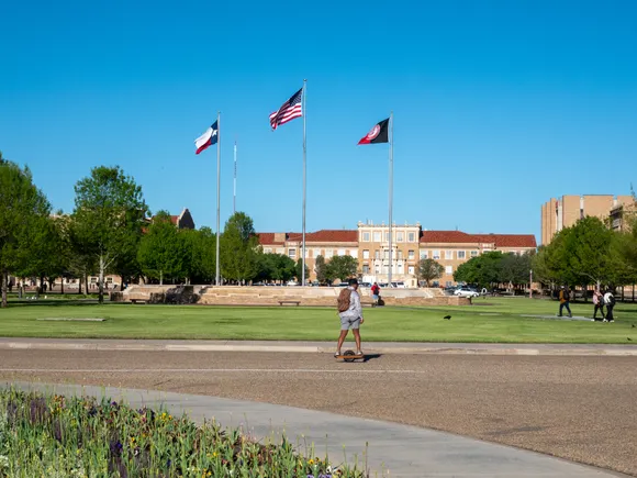 texas-just-made-it-easier-for-students-to-report-dei,-faculty-senate-violations