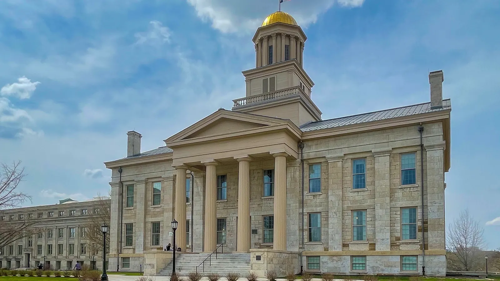 university-of-iowa-seeks-to-cut-7-degrees