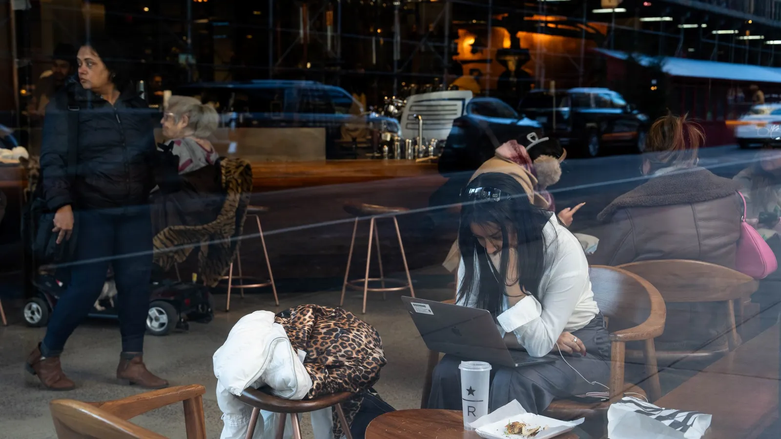 why-has-youth-unemployment-risen-so-dramatically?-it-may-not-be-ai.